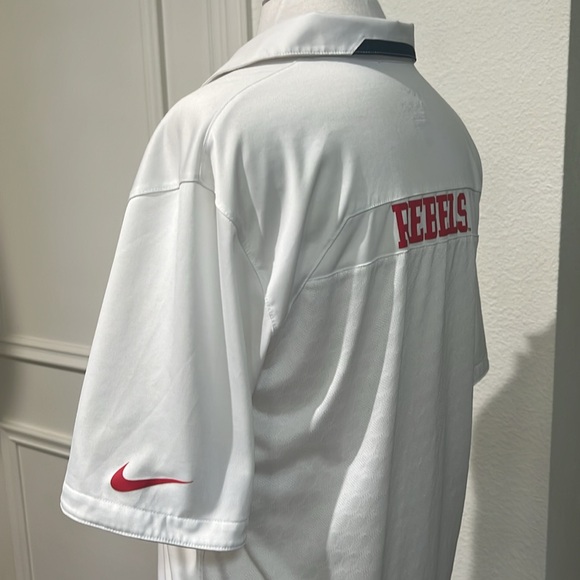 Nike Dri Fit Like New Condition Ole Miss with Rebels on the Back Shirt Size: S - Picture 2 of 11